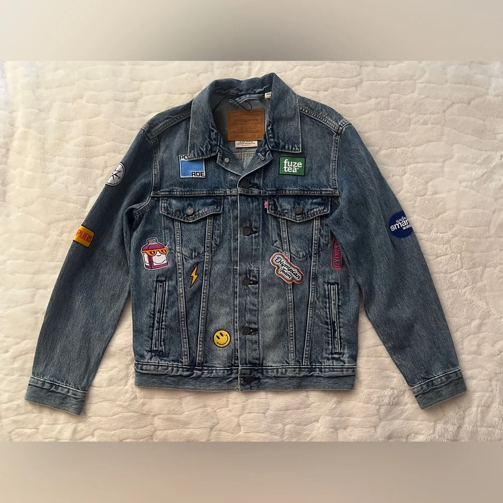 Levi's Limited Macys Exclusive All Over Embellished Trucker Jacket size S . RARE